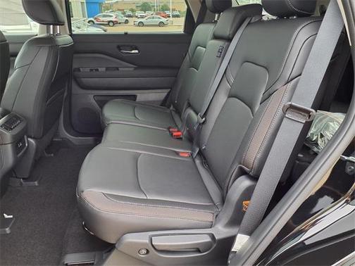 2025 Nissan Pathfinder SL 4WD