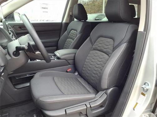 2025 Nissan Pathfinder S 4WD