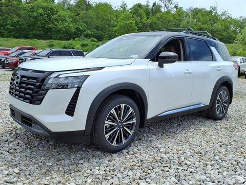 Everest White Pearl/Black 2026 Nissan Pathfinder Platinum