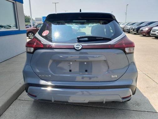 2021 Nissan Kicks SR