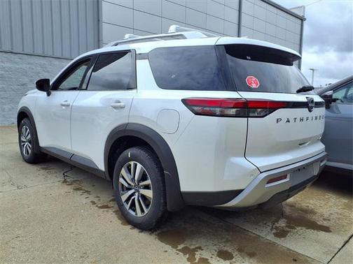 2025 Nissan Pathfinder SL 4WD