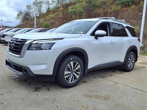 2025 Nissan Pathfinder SL 4WD