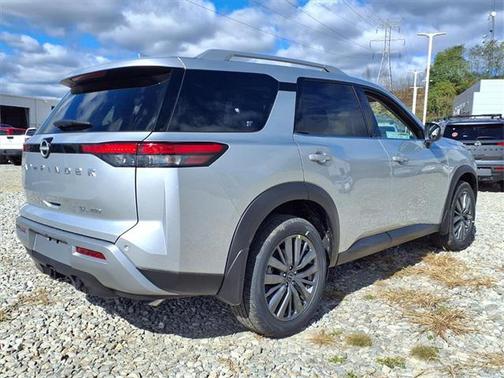 2025 Nissan Pathfinder SL 4WD