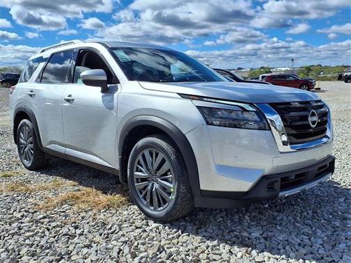 2025 Nissan Pathfinder SL 4WD