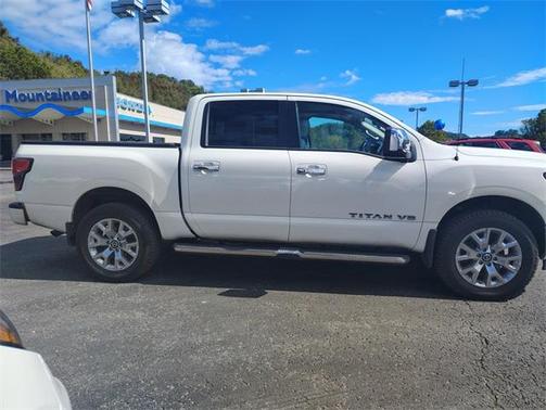 2020 Nissan Titan SL