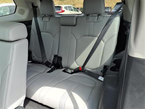 2025 Honda Pilot Touring 8-Passenger