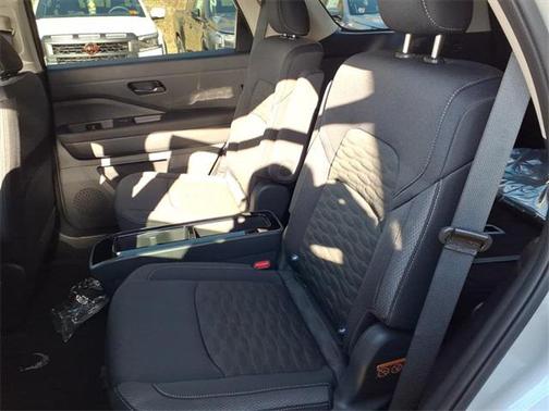 2025 Nissan Pathfinder SV 4WD