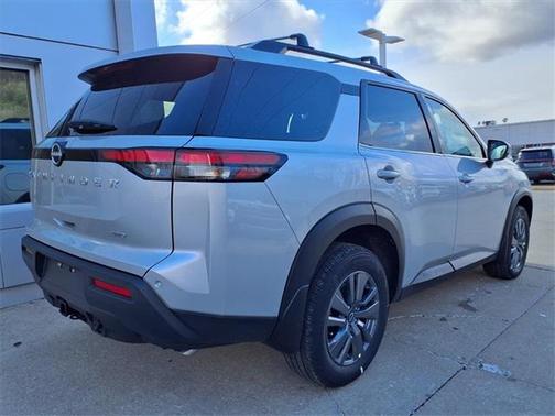 2025 Nissan Pathfinder SV 4WD