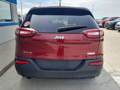 Deep Cherry Red Crystal Pearlcoat 2016 Jeep Cherokee Latitude