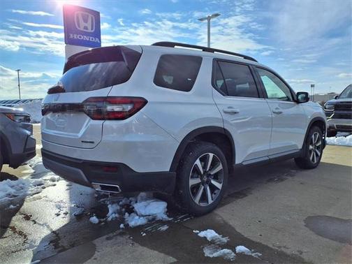 2025 Honda Pilot Touring 8-Passenger