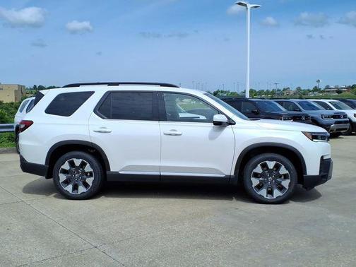 Platinum White Pearl 2026 Honda Pilot Elite
