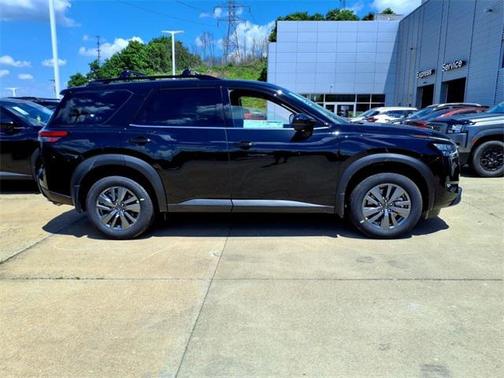 2025 Nissan Pathfinder SV 4WD