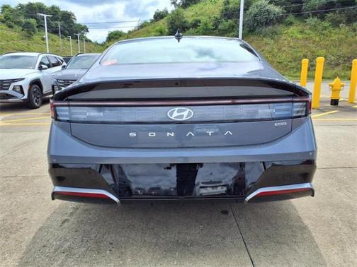 2025 Hyundai SONATA Hybrid SE
