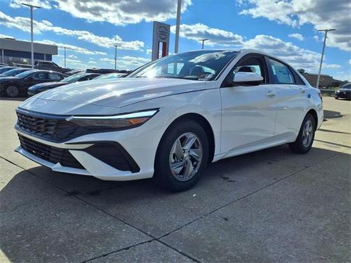 2025 Hyundai ELANTRA SE