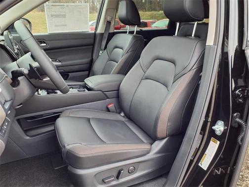 2025 Nissan Pathfinder SL 4WD