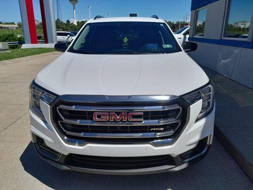 Summit White 2024 GMC Terrain AWD AT4