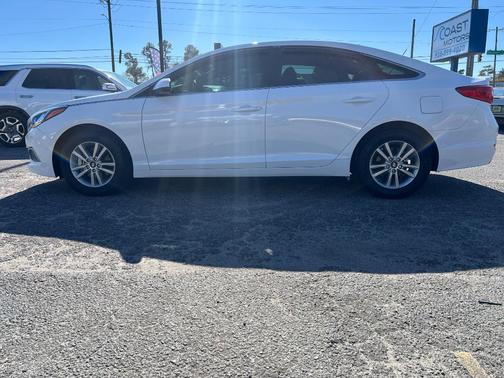 2017 Hyundai SONATA SE