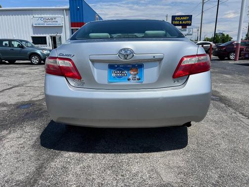 Classic Silver Metallic 2009 Toyota Camry LE
