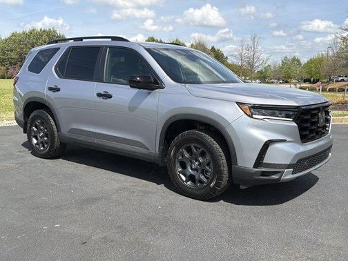 Lunar Silver Metallic 2025 Honda Pilot TrailSport