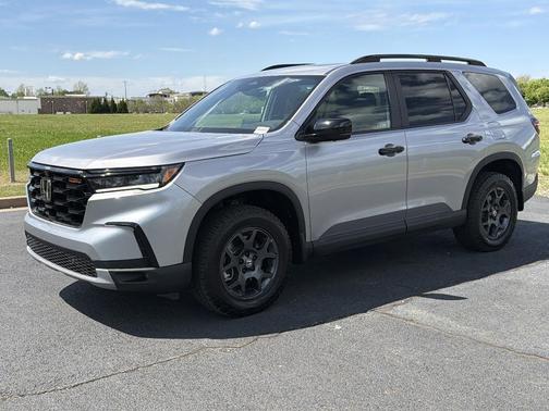 Lunar Silver Metallic 2025 Honda Pilot TrailSport