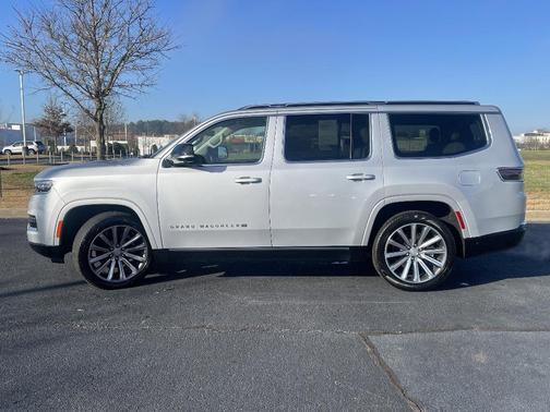 2024 Jeep Grand Wagoneer Base
