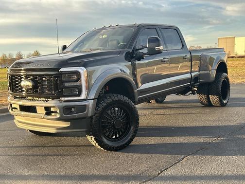 2025 Ford F-450 Platinum