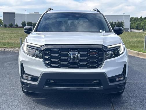 Platinum White Pearl 2023 Honda Passport TrailSport