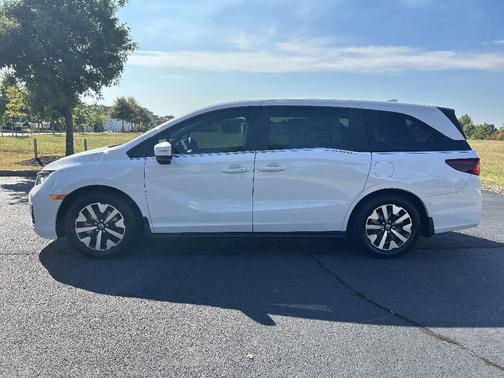 Platinum White Pearl 2027 Honda Odyssey EX-L
