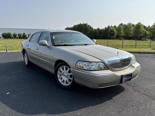 2011 Lincoln Town Car Signature Limited