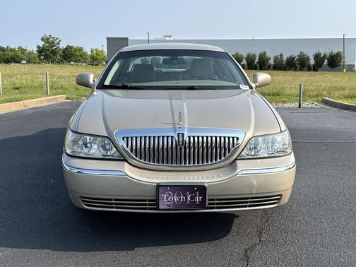 2011 Lincoln Town Car Signature Limited