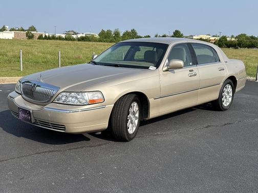 2011 Lincoln Town Car Signature Limited