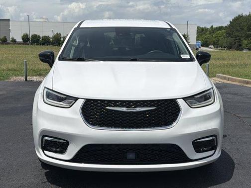 Bright White Clearcoat 2024 Chrysler Pacifica Touring-L