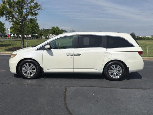 White Diamond Pearl 2016 Honda Odyssey EX-L