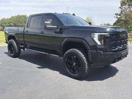 Onyx Black 2025 GMC Sierra 2500 AT4