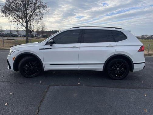 2022 Volkswagen Tiguan 2.0T SE R-Line Black