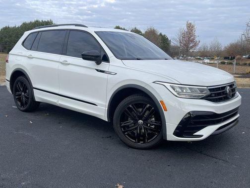 2022 Volkswagen Tiguan 2.0T SE R-Line Black
