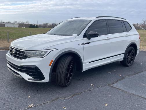 2022 Volkswagen Tiguan 2.0T SE R-Line Black
