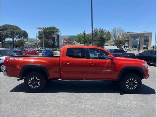 Photo 3 of 16 of 2017 Toyota Tacoma SR5