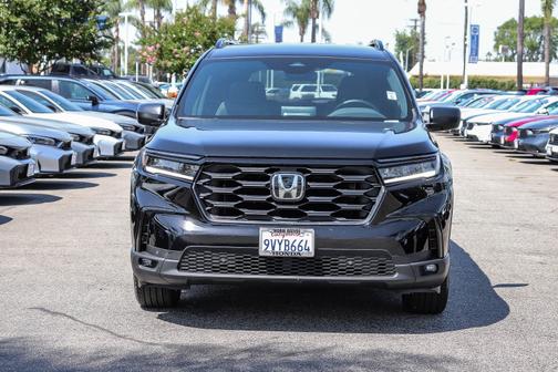 Crystal Black Pearl 2025 Honda Pilot