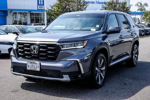 Modern Steel Metallic 2024 Honda Pilot