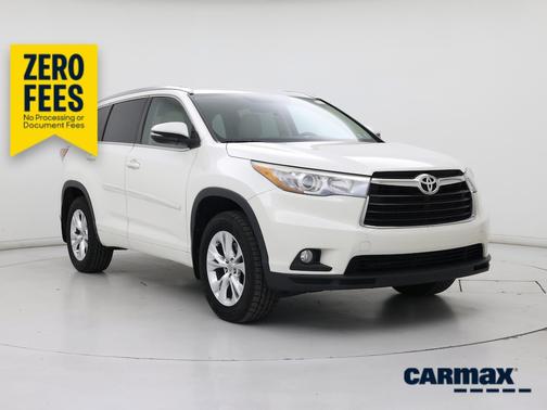 White 2015 Toyota Highlander XLE