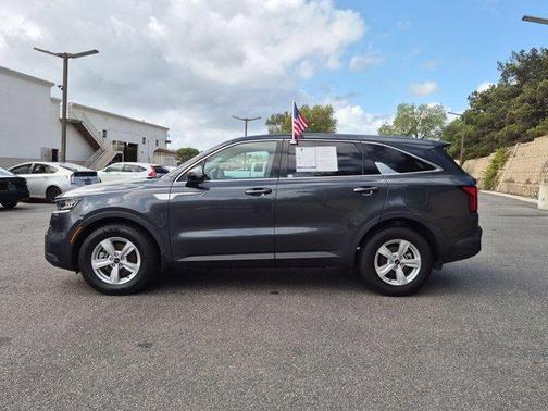 Gray 2023 Kia Sorento LX