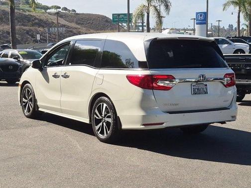 Diamond White Pearl 2018 Honda Odyssey Elite