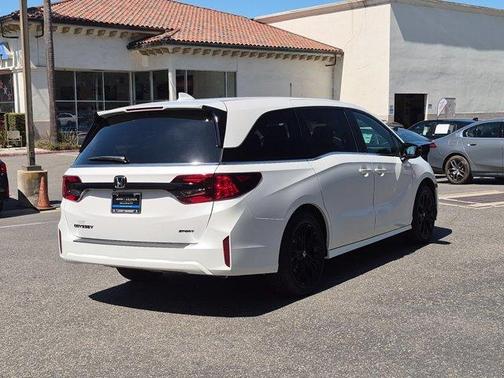 Platinum White Pearl 2026 Honda Odyssey Sport-L