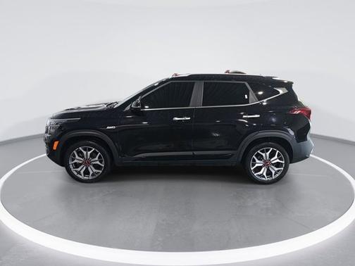 Cherry Black 2022 Kia Seltos SX