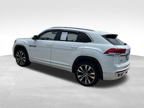 Pure White 2020 Volkswagen Atlas Cross Sport 3.6L V6 SEL R-Line