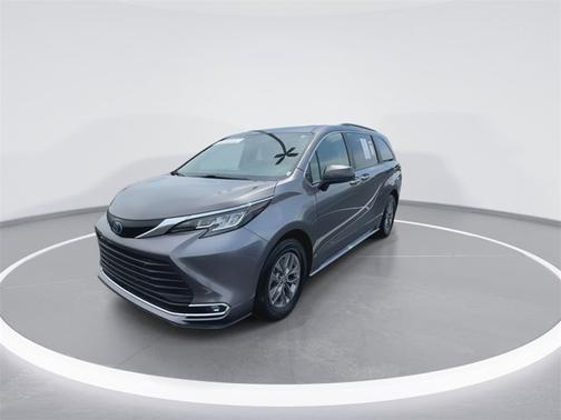 2023 Toyota Sienna XLE