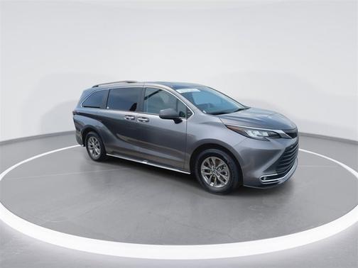 2023 Toyota Sienna XLE