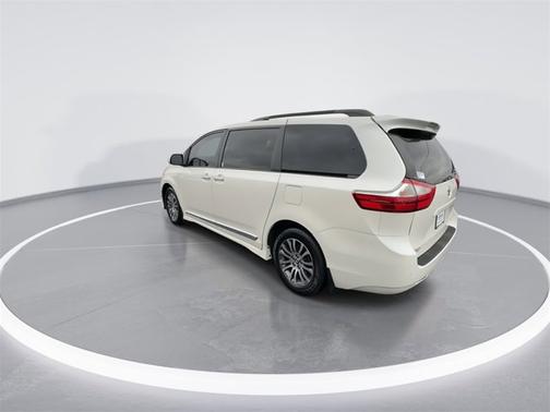2019 Toyota Sienna L