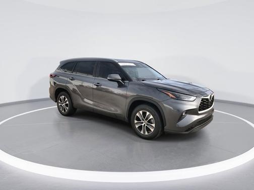 2024 Toyota Highlander Hybrid LE Nightshade